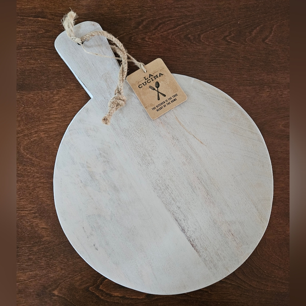 LA CUCINA Round Board Serving Or Decor 13.5" X 10"